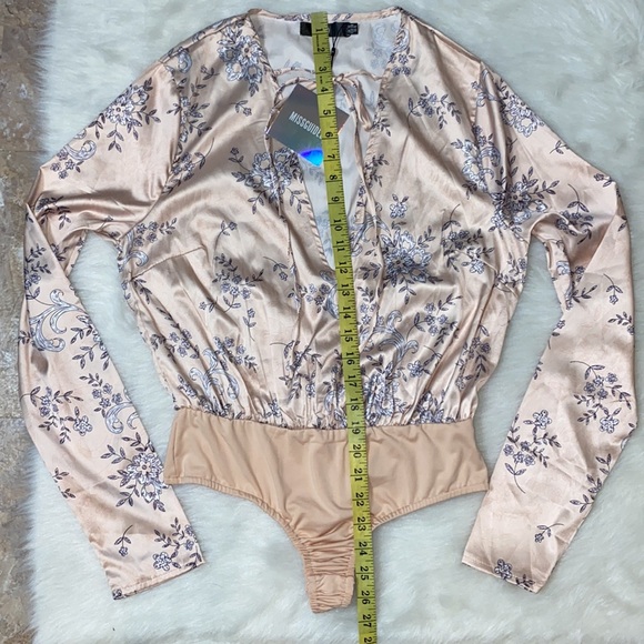 MISGUIDED Satin Floral Bodysuit-Blush - Picture 13 of 14